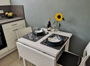 Flat with terrace, sauna & pool - Image 4
