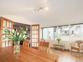 Cottage with garden - Image 4