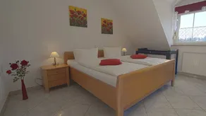 Appartamento con griglia, terrazza e piscina | Vista sul giardino - Image 5