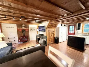 Cozy Woodland Retreat with Propane Fireplace & Deck in Woodford, Vermont - Image 4