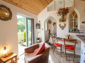 Cottage with garden - Image 4