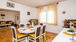 Fully equipped apartment with jacuzzi, barbecue & terrace - Image 2