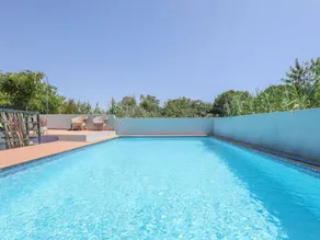Wonderful holiday home with garden, private pool & barbecue - Image 4