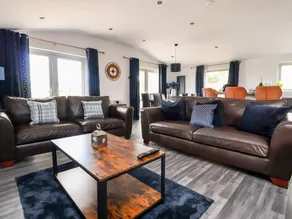 Cottage with barbecue, jacuzzi & garden - Image 2