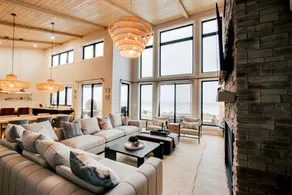 Luxury Coastal Retreat with Fireplace, Hot Tub & Sauna in Hunts Point, Canada - Image 3