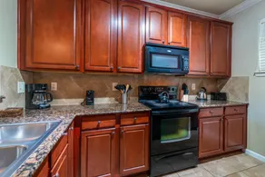 Appartement en copropriété avec piscine - Image 4