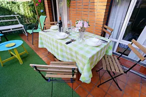 Holiday apartment with barbeque & terrace | River view - Image 3