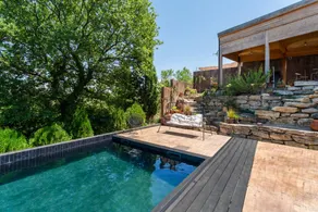 Appartement avec barbecue, jardin et piscine | Vue jardin - Image 2