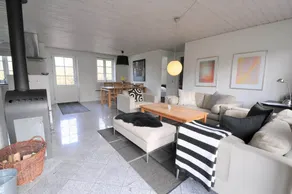 House with hot tub, terrace & barbecue | Dogs allowed - Image 2