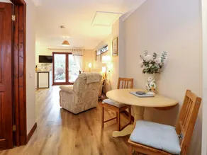 Cottage with garden - Image 3