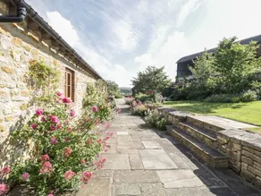 Cottage with garden - Image 3