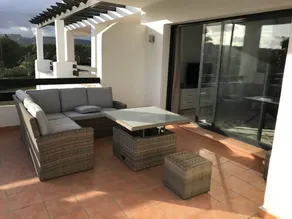 Spacious Apartment with Views in Málaga, 77 m², Shared Pool - Image 2