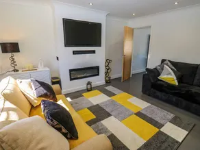 Cottage with garden - Image 3