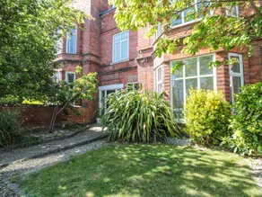 Cottage with terrace, hot tub & garden | Beach view - Image 4