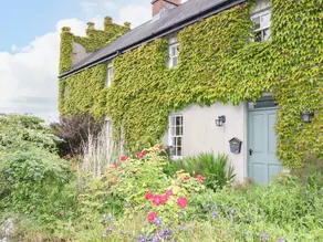 Fully equipped cottage with garden & BBQ - Image 4