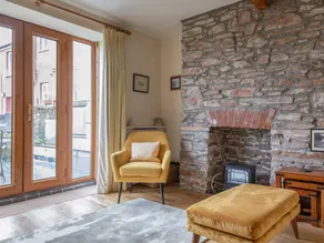 Cottage with garden, BBQ & terrace | Beach view - Image 4