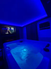 Cottage with garden & jacuzzi | Garden view - Image 4