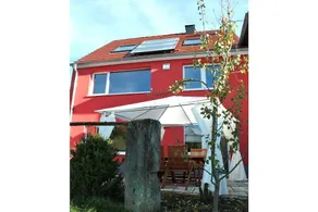 Holiday home with barbeque, garden & terrace - Image 3