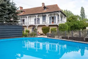 House with pool, terrace & garden | Garden view - Image 2