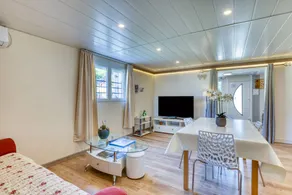 Appartement adapté aux familles avec piscine, terrasse et jacuzzi | Vue jardin | Parfait pour le travail à distance - Image 4