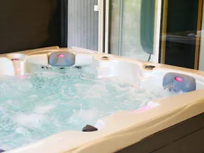 Location insolite avec jacuzzi, sauna et terrasse | Avec animaux autorisés - Image 4