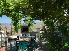 Holiday home with garden, barbeque & pool - Image 3