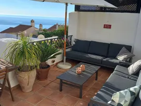 Charming holiday apartment with pool - Image 2