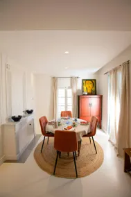 Family-friendly big holiday home with terrace, private pool & garden | Next to Fort Saint-André - Image 5