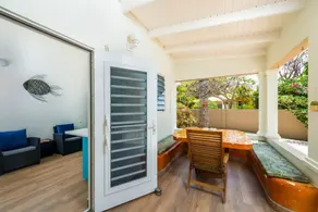 Apartment with garden & pool - Image 5