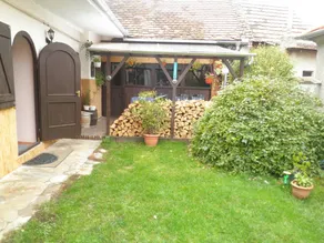 Habitación en casa de familia con piscina, terraza y jardín - Image 2