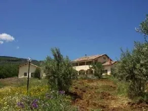 Apartment with pool, garden & BBQ - Image 4