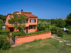 Holiday home with private pool, garden & terrace - Image 3