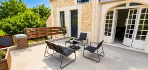 Charming holiday home with pool, BBQ & garden | Mountain view | Suitable for remote work - Image 2