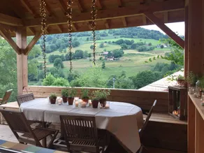 Cottage with barbecue & garden - Image 2