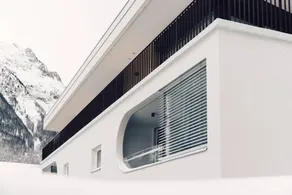 Apartment with terrace - Image 2