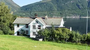 House with terrace, garden & sauna - Image 3