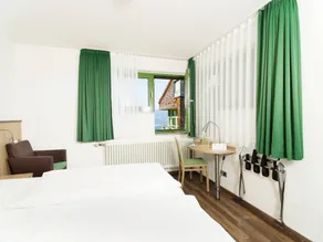 Private room with terrace & garden - Image 3
