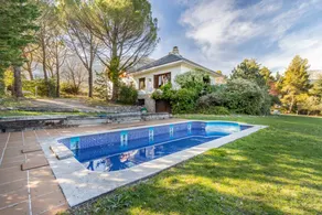 Fully equipped holiday home with terrace, barbeque & private pool | Garden view | Perfect for remote work | Pet-friendly - Image 3