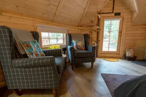 Lodge with hot tub & garden - Image 3