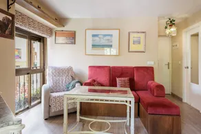 'Trajano Casco Antiguo' Apartment with Wi-Fi and Air Conditioning - Image 2