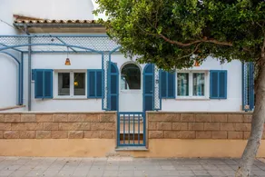 Fully equipped holiday home with terrace, barbecue & garden | Mountain view | Beach nearby - Image 3