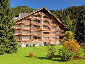 Apartamento vacacional con jardín - Image 3