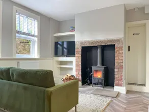 Cottage with garden | River view - Image 3