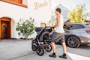 Family-friendly flat with terrace, sauna & garden | Garden view - Image 3