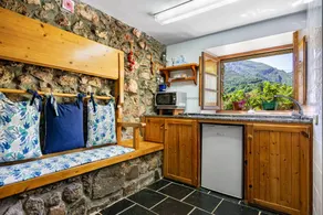 Casa vacacional con jardín y barbacoa | Vistas a la montaña - Image 5