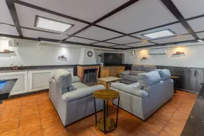 Holiday home with hot tub, garden & private pool | Mountain view - Image 3