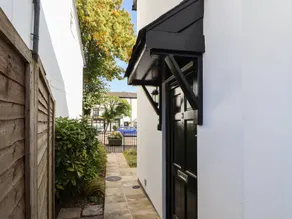 Family-friendly cottage with garden - Image 2