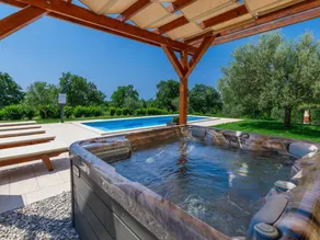Child-friendly house with terrace, barbeque & jacuzzi - Image 3