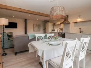 Children-friendly cottage with garden - Image 5