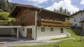 Family-friendly holiday home with barbecue, terrace & garden - Image 2